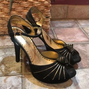 Gianni Bini Suede platform heels black - gold sz 8